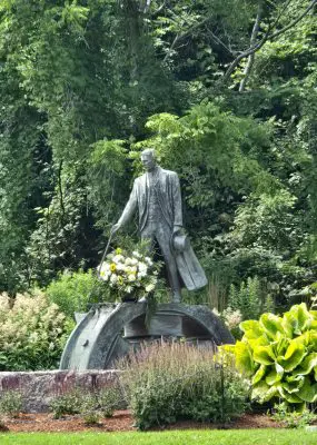 Nikola Tesla Statue