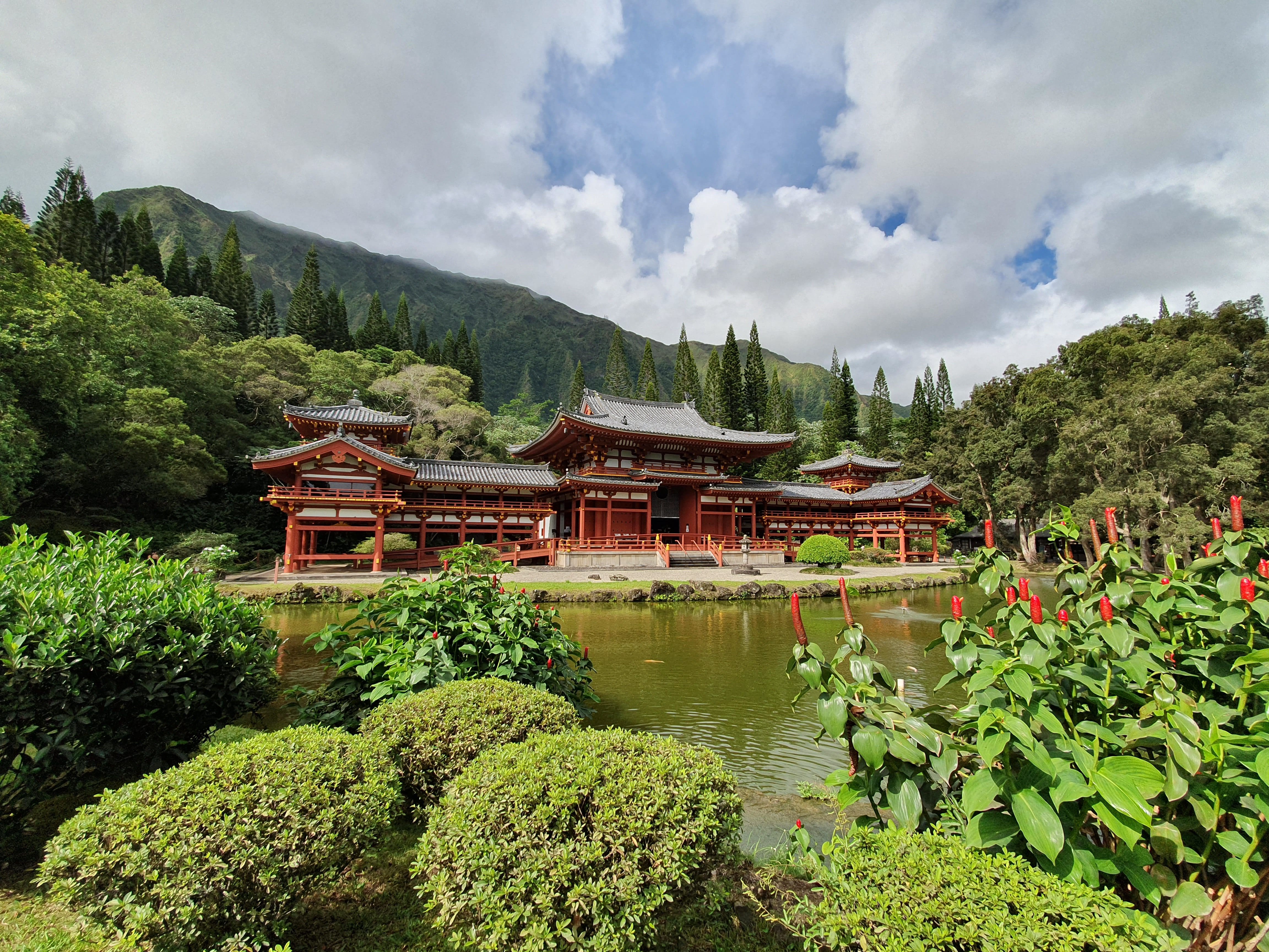 Byodo In Temple - Ko'olau Mountains in Valley of the Temples Memorial Park