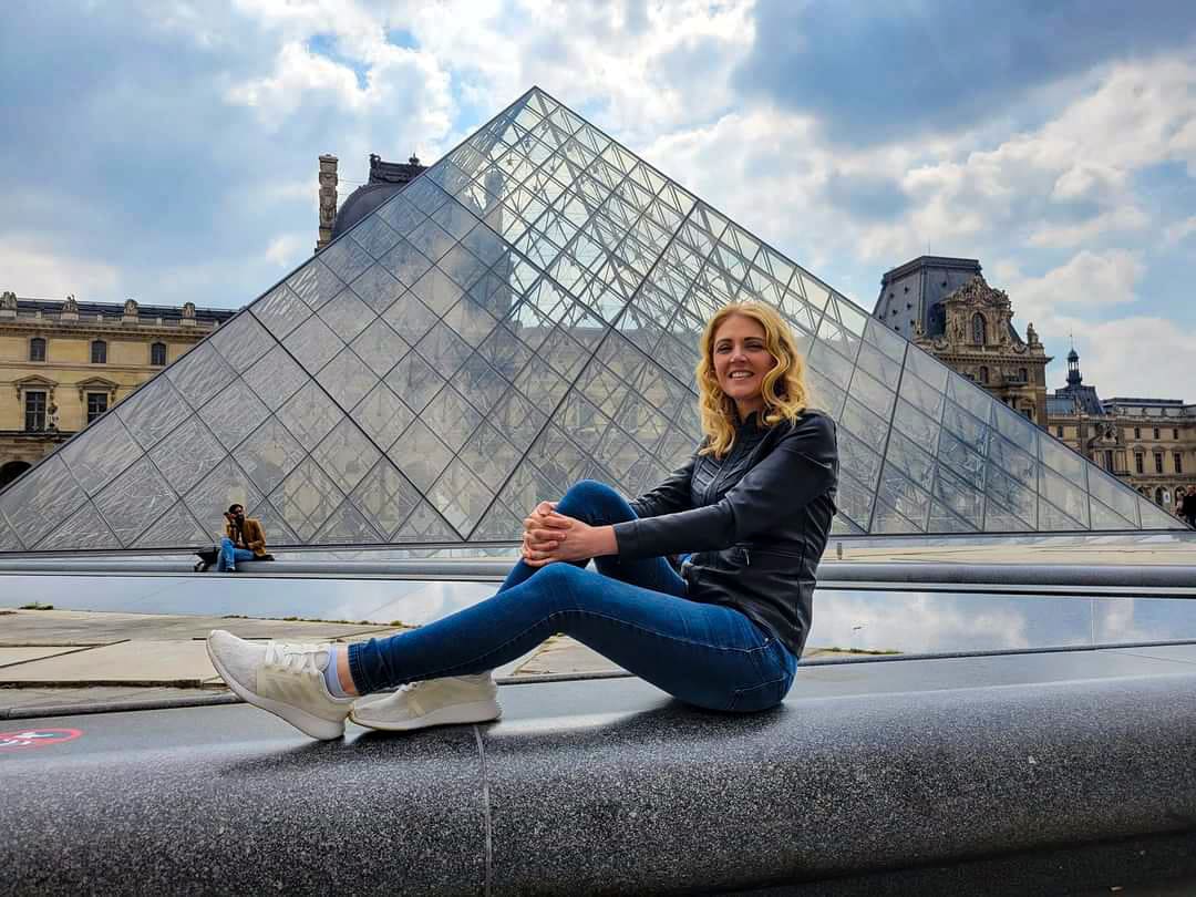 glass pyramid the louvre museum