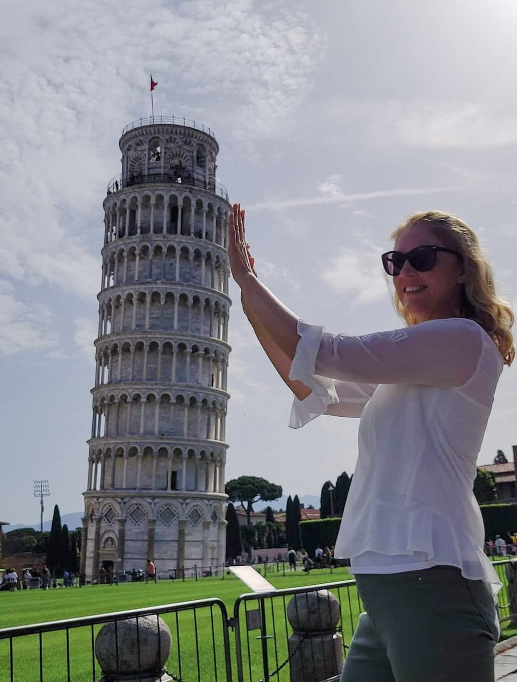the Leaning Tower of Pisa poses
