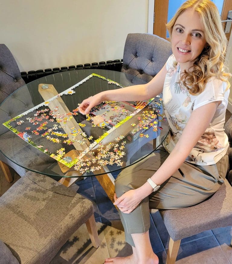 How to Do a 1000 Piece Jigsaw Puzzle Fast Expert Tips & Tricks