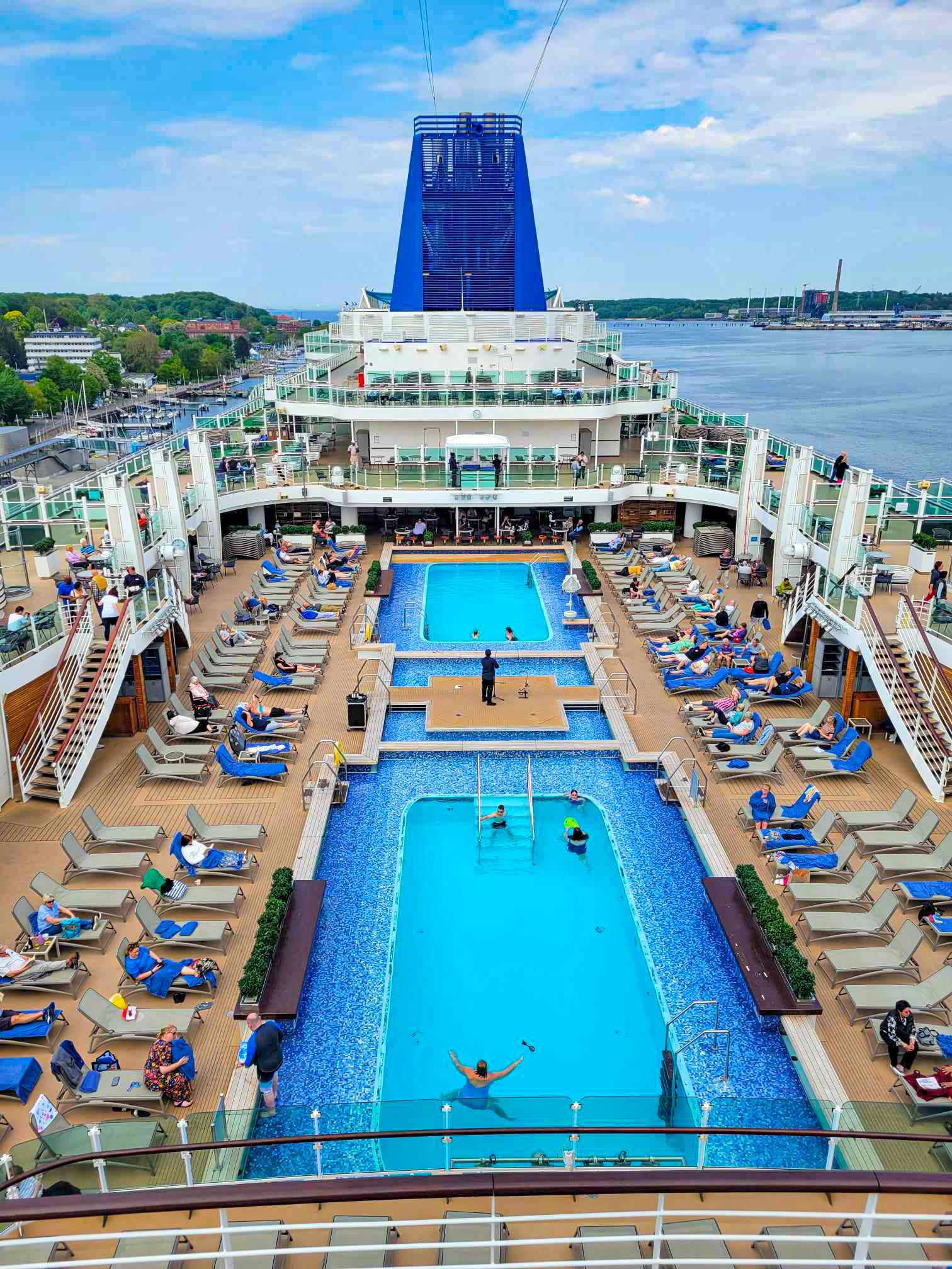 P&O Britannia Cruise Ship – Deck Plans, Entertainment & Tips
